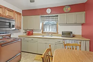2735 Fox Grove Dr, Racine, WI 53185 - Photo 10
