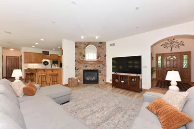 3006  Old Oak Rd, Hartford, WI 53027 - Photo 6