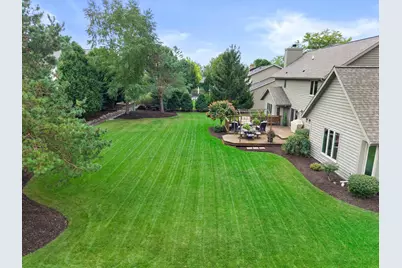 W163N7576  Tamarack Trl, Menomonee Falls, WI 53051 - Photo 4