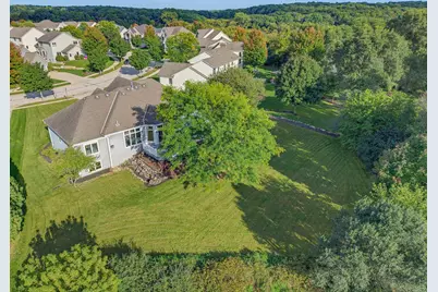 2135  Deer Path, Waukesha, WI 53189 - Photo 34