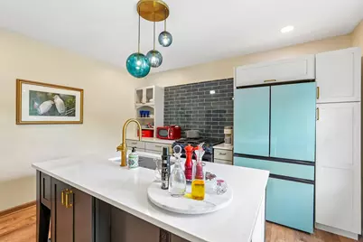 1952 N Warren Ave, Milwaukee, WI 53202 - Photo 24