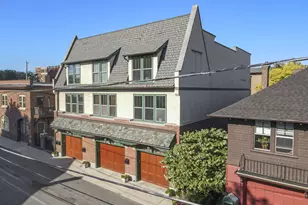 2010 E Windsor Pl, Milwaukee, WI 53202 - Photo 6