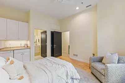 2010 E Windsor Pl #A, Milwaukee, WI 53202 - Photo 10