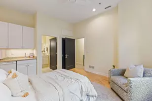 2010 E Windsor Pl, Milwaukee, WI 53202 - Photo 10