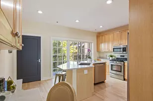 2010 E Windsor Pl, Milwaukee, WI 53202 - Photo 22
