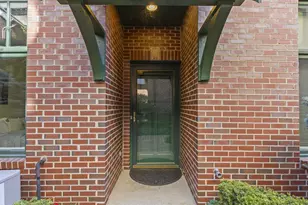 2010 E Windsor Pl, Milwaukee, WI 53202 - Photo 4