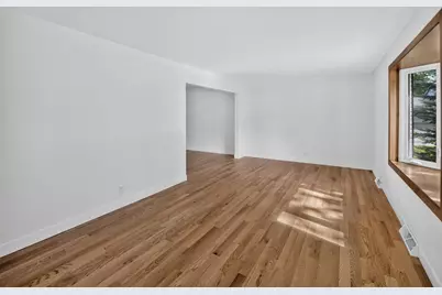 21300  Astolat Dr, Brookfield, WI 53045 - Photo 6