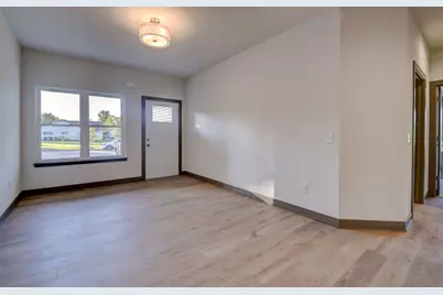 509  Emerald Pt Pt #16, Kewaskum, WI 53040 - Photo 4