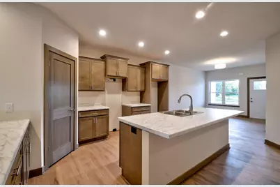 509  Emerald Pt Pt #16, Kewaskum, WI 53040 - Photo 2
