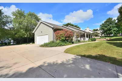 2844  Apache Pass, Waukesha, WI 53188 - Photo 4