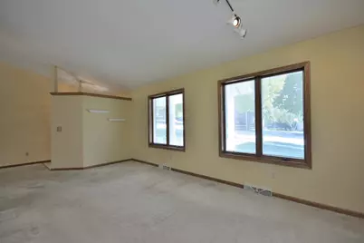 2844  Apache Pass, Waukesha, WI 53188 - Photo 8