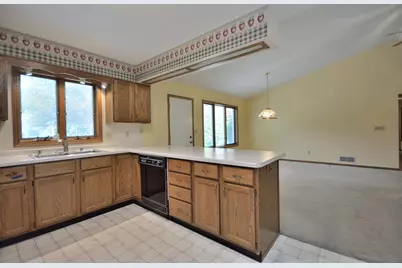 2844  Apache Pass, Waukesha, WI 53188 - Photo 14