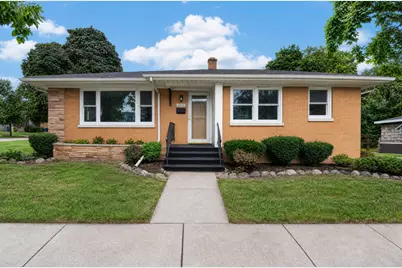 2320  51st St, Kenosha, WI 53140 - Photo 2