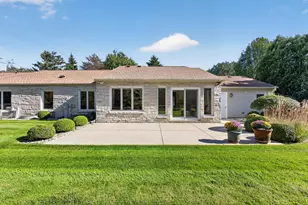 6717 N Holly Ct, Fox Point, WI 53217 - Photo 36