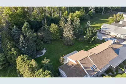 6717 N Holly Ct, Fox Point, WI 53217 - Photo 46