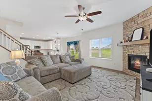 1377 Scotsland Ln, Oconomowoc, WI 53066 - Photo 2