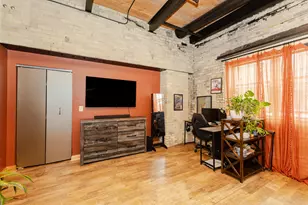 904 E Pearson St, Milwaukee, WI 53202 - Photo 16