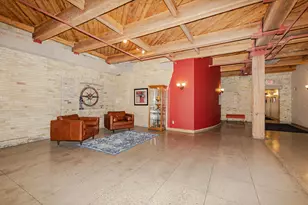 904 E Pearson St, Milwaukee, WI 53202 - Photo 26