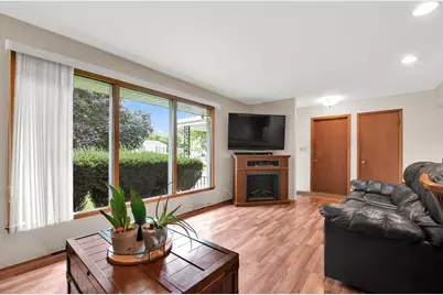 4722  St Regis Dr, Racine, WI 53403 - Photo 8