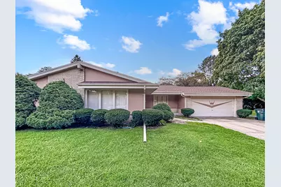 13795 W Graham St, New Berlin, WI 53151 - Photo 2