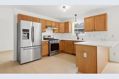 4025  Stormy Dr, Racine, WI 53139 - Photo 8