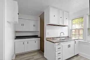 2465 W Congress St, Milwaukee, WI 53209 - Photo 16