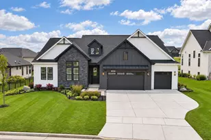N57W20799 Dunbar Ct, Menomonee Falls, WI 53051 - Photo 1