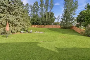 914 Kings Ridge Ct, West Bend, WI 53090 - Photo 24