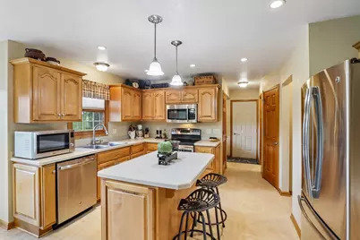 652  Fairway Cir, Jefferson, WI 53549 - Photo 14