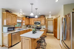 652 Fairway Cir, Jefferson, WI 53549 - Photo 14