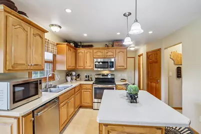 652  Fairway Cir, Jefferson, WI 53549 - Photo 20