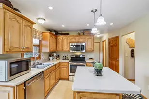 652 Fairway Cir, Jefferson, WI 53549 - Photo 20