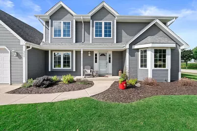303 S Pheasant Pl, Saukville, WI 53080 - Photo 4