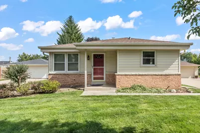 314  Sunset Dr, Pewaukee, WI 53072 - Photo 2