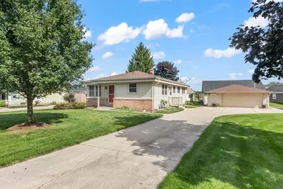 314  Sunset Dr, Pewaukee, WI 53072 - Photo 1
