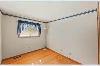 314  Sunset Dr, Pewaukee, WI 53072 - Photo 10