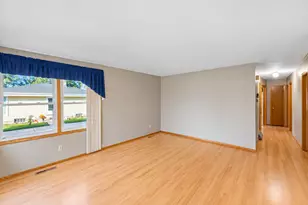 314 Sunset Dr, Pewaukee, WI 53072 - Photo 8