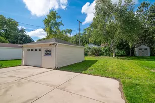 1827 N 117th St, Wauwatosa, WI 53226 - Photo 26