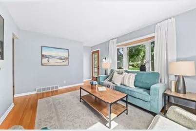 1827 N 117th St, Wauwatosa, WI 53226 - Photo 4