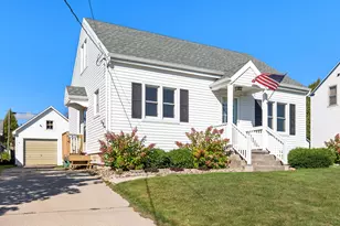 1814 S 9th St, Manitowoc, WI 54220 - Photo 2