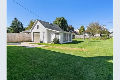 1814 S 9th St, Manitowoc, WI 54220 - Photo 4