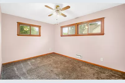 1405  Beverly Ln, West Bend, WI 53090 - Photo 10