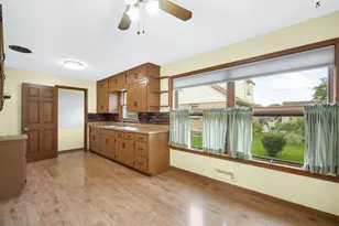 1405 Beverly Ln, West Bend, WI 53090 - Photo 2
