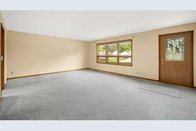 1405  Beverly Ln, West Bend, WI 53090 - Photo 4