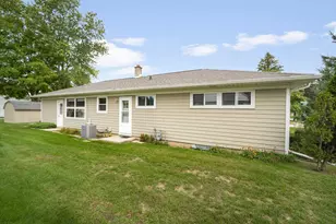 1405 Beverly Ln, West Bend, WI 53090 - Photo 18