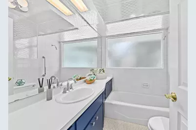551 N 93rd St, Milwaukee, WI 53226 - Photo 18