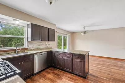 970 E Mackinac Ave, Oak Creek, WI 53154 - Photo 8