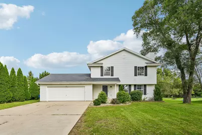 970 E Mackinac Ave, Oak Creek, WI 53154 - Photo 2