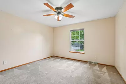 970 E Mackinac Ave, Oak Creek, WI 53154 - Photo 16