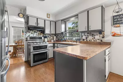 7053 N 45th St, Milwaukee, WI 53223 - Photo 6